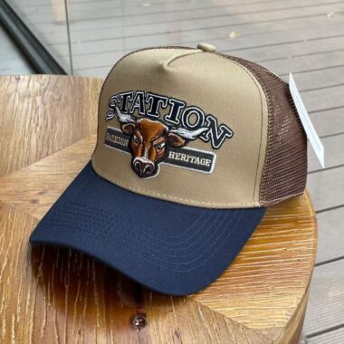 Bull embroidered breathable trucker hat for spring and summer
