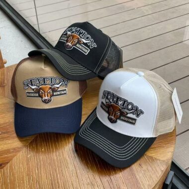 Bull embroidered breathable trucker hat for spring and summer