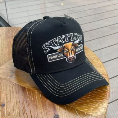 Bull embroidered breathable trucker hat for spring and summer