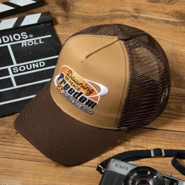 Summer breathable men’s trucker hat with letter embroidery