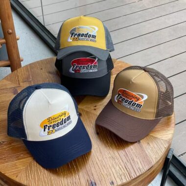 Summer breathable men’s trucker hat with letter embroidery