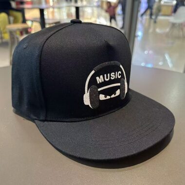 Wide-brim American hip-hop snapback hat for spring and summer